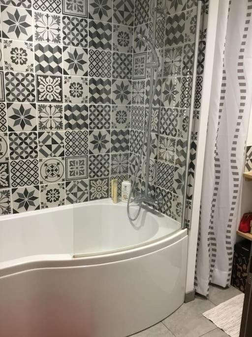 Appartement Tres Lumineux Egat Extérieur photo